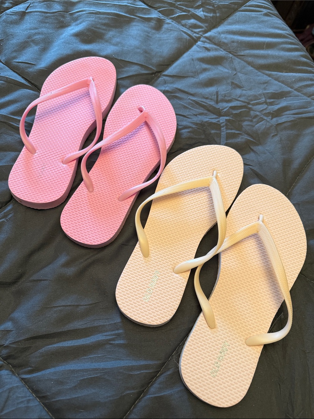 🩷 Old Navy Flip Flops - Pink & Peach Sz 7 NEW